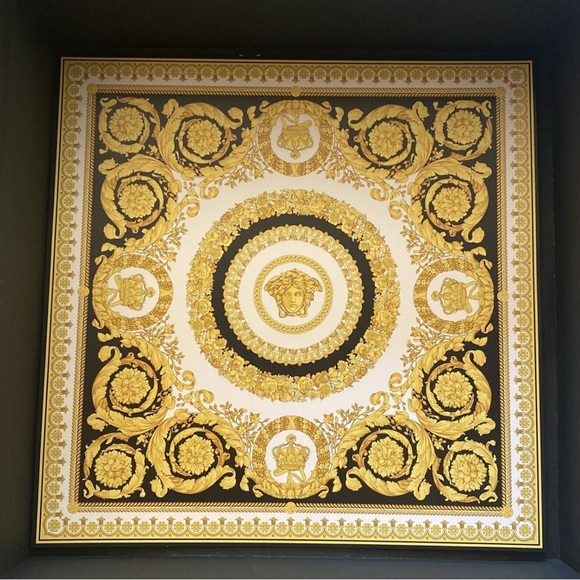 AUTHENTIC VERSACE BAROCCO PUZZLE MEDUSA.  🔥Host Pick🔥 - Picture 10 of 13